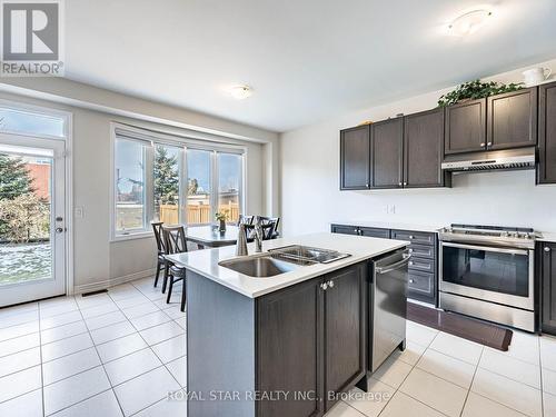 178 Newhouse Boulevard, Caledon, ON - Indoor Photo Showing Kitchen With Double Sink