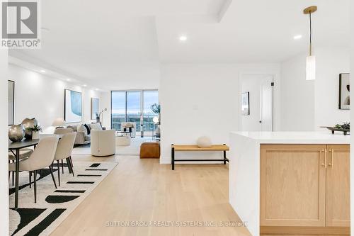 Foyer/ Front Entrance - 2107 - 820 Burnhamthorpe Road, Toronto, ON - Indoor