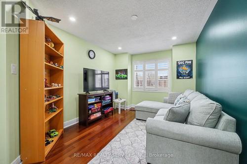 3203 Carabella Way, Mississauga, ON - Indoor Photo Showing Living Room