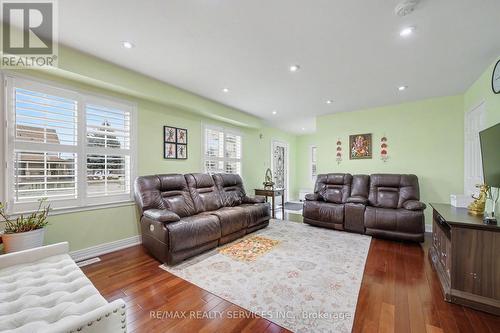 3203 Carabella Way, Mississauga, ON - Indoor Photo Showing Living Room