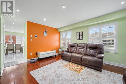 3203 Carabella Way, Mississauga, ON - Indoor Photo Showing Living Room