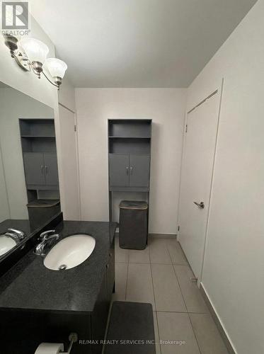 911 - 5101 Dundas Street W, Toronto, ON - Indoor Photo Showing Bathroom