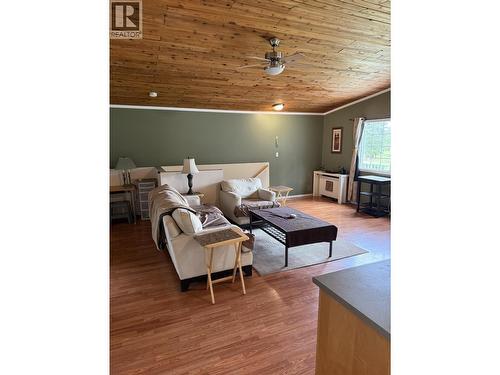 4994 Donsleequa Road, 108 Mile Ranch, BC - Indoor