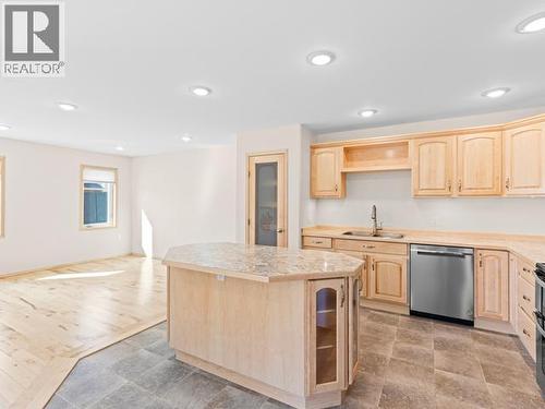 49 Wyvern Avenue, Whitehorse, YT - Indoor Photo Showing Kitchen