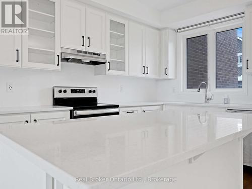 1397 William Halton Parkway, Oakville (Nw Northwest), ON - Indoor Photo Showing Kitchen