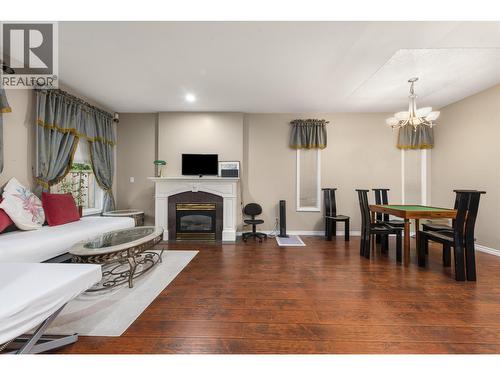 10231 Cambie Road, Richmond, BC - Indoor Photo Showing Living Room With Fireplace