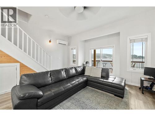 2022 Eagle Bay Road, Blind Bay, BC - Indoor Photo Showing Living Room