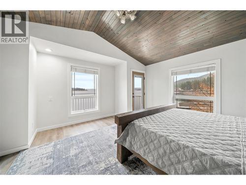 2022 Eagle Bay Road, Blind Bay, BC - Indoor Photo Showing Bedroom