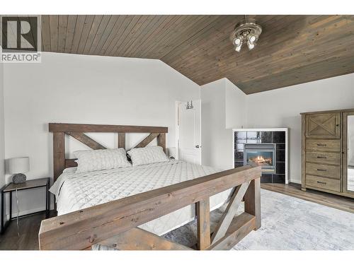 2022 Eagle Bay Road, Blind Bay, BC - Indoor Photo Showing Bedroom