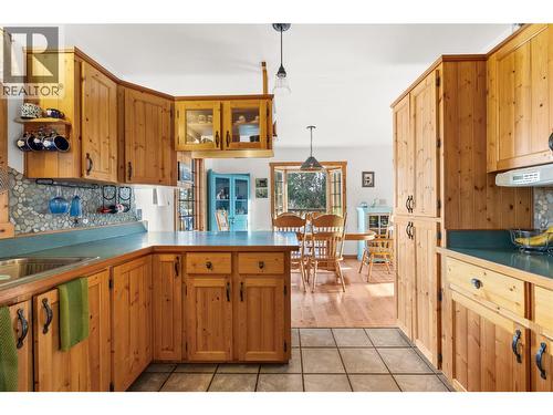 2033 Smith Road, Creston, BC - Indoor Photo Showing Kitchen