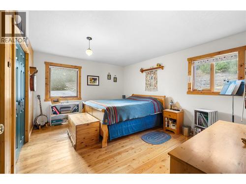 2033 Smith Road, Creston, BC - Indoor Photo Showing Bedroom