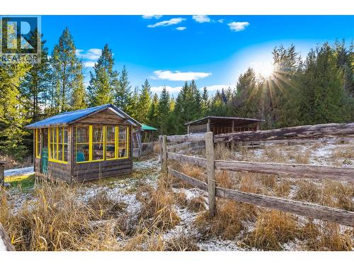 2033 Smith Road, Creston, BC - Outdoor