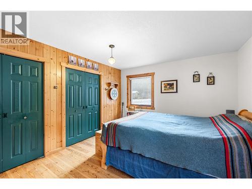2033 Smith Road, Creston, BC - Indoor Photo Showing Bedroom