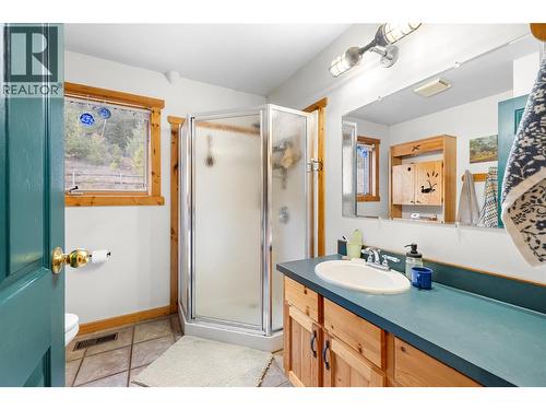 2033 Smith Road, Creston, BC - Indoor Photo Showing Bathroom