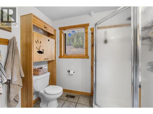 2033 Smith Road, Creston, BC - Indoor Photo Showing Bathroom