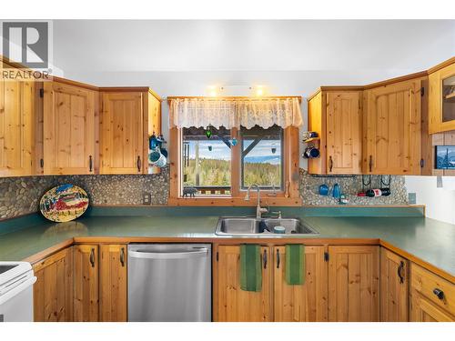 2033 Smith Road, Creston, BC - Indoor Photo Showing Kitchen With Double Sink