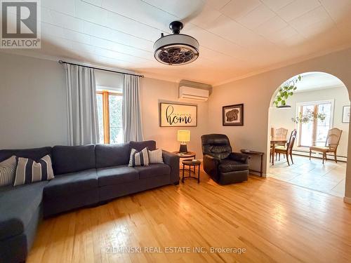 637 Montrock Street, Iroquois Falls, ON - Indoor Photo Showing Living Room