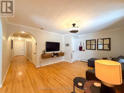 637 Montrock Street, Iroquois Falls, ON - Indoor