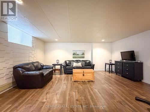 637 Montrock Street, Iroquois Falls, ON - Indoor