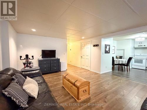 637 Montrock Street, Iroquois Falls, ON - Indoor Photo Showing Other Room