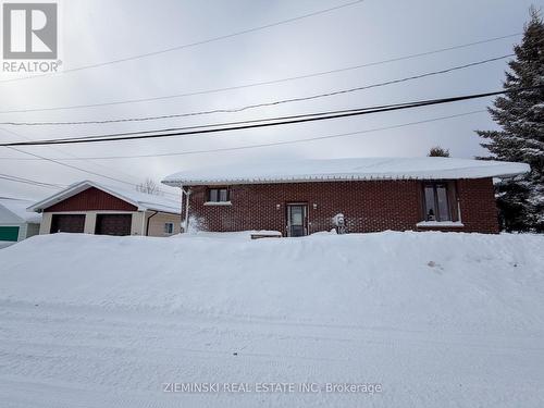 637 Montrock Street, Iroquois Falls, ON - Outdoor