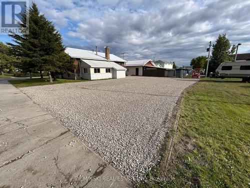637 Montrock Street, Iroquois Falls, ON - Outdoor