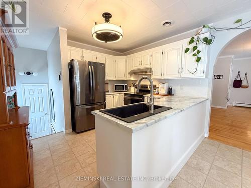 637 Montrock Street, Iroquois Falls, ON - Indoor Photo Showing Kitchen