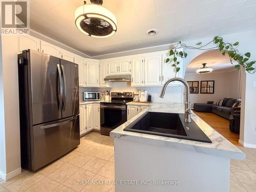 637 Montrock Street, Iroquois Falls, ON - Indoor Photo Showing Kitchen