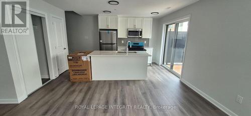 10 - 401 Glenroy Gilbert Drive, Ottawa, ON - Indoor Photo Showing Kitchen