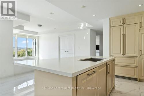 827 - 3500 Lakeshore Road W, Oakville (Br Bronte), ON - Indoor Photo Showing Kitchen