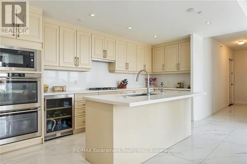 827 - 3500 Lakeshore Road W, Oakville (Br Bronte), ON - Indoor Photo Showing Kitchen