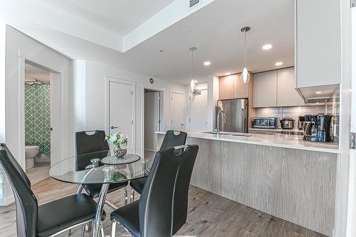416 3182 Gladwin Road, Abbotsford, BC - Indoor Photo Showing Dining Room