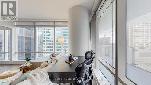 1701 - 1 Bloor Street E, Toronto, ON - Indoor
