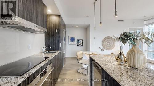 1701 - 1 Bloor Street E, Toronto, ON - Indoor Photo Showing Kitchen