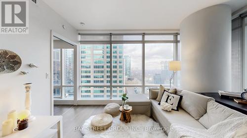 1701 - 1 Bloor Street E, Toronto, ON - Indoor Photo Showing Living Room