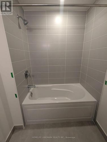 725 - 3270 Sheppard Avenue, Toronto, ON - Indoor Photo Showing Bathroom