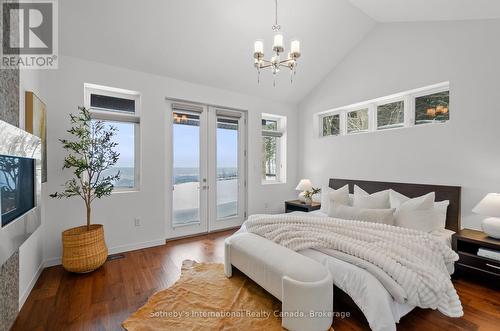 107 Maple Lane, Blue Mountains, ON - Indoor Photo Showing Bedroom
