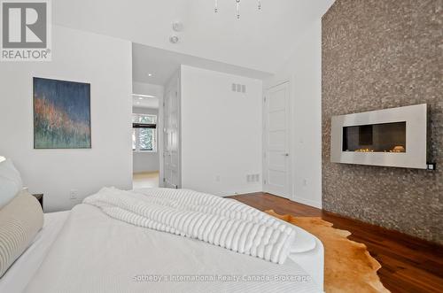 107 Maple Lane, Blue Mountains, ON - Indoor Photo Showing Bedroom