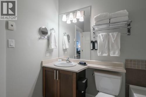 315C 1730 Riverside Lane, Courtenay, BC - Indoor Photo Showing Bathroom