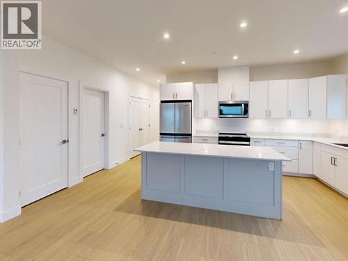 C104-6900 Burnaby Street, Powell River, BC - Indoor Photo Showing Kitchen With Upgraded Kitchen