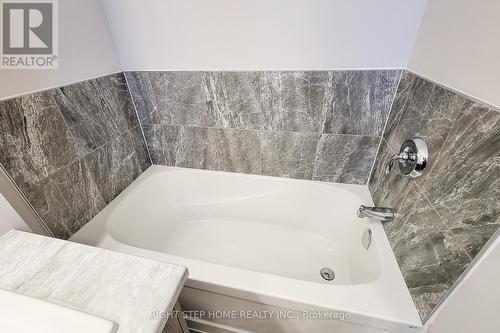 9 Mann Trail, Welland, ON - Indoor Photo Showing Bathroom