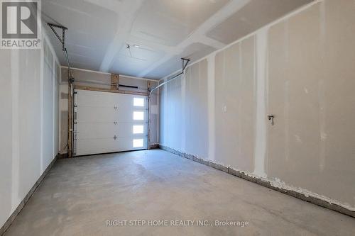 9 Mann Trail, Welland, ON - Indoor Photo Showing Garage