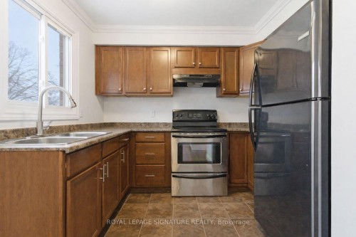 23-1200 Cheapside Street, London East, ON - Indoor Photo Showing Kitchen With Double Sink