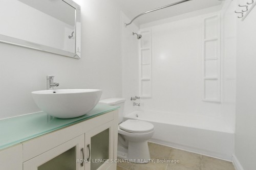 23-1200 Cheapside Street, London East, ON - Indoor Photo Showing Bathroom