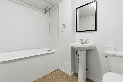 23-1200 Cheapside Street, London East, ON - Indoor Photo Showing Bathroom