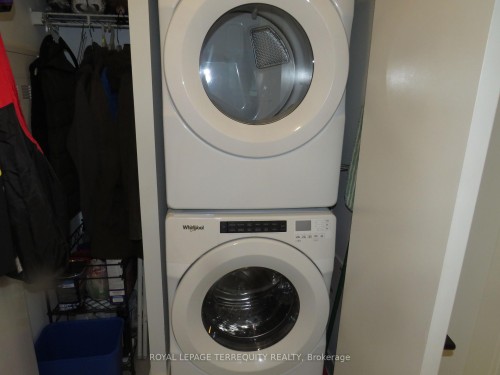 805-327 King Street W, Toronto, ON - Indoor Photo Showing Laundry Room