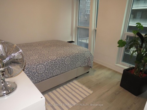 805-327 King Street W, Toronto, ON - Indoor Photo Showing Bedroom