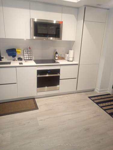 805-327 King Street W, Toronto, ON - Indoor Photo Showing Kitchen