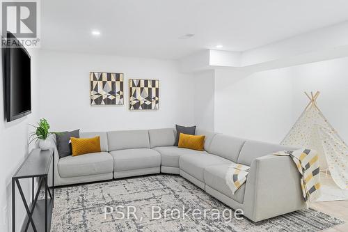 173 Bellingham Drive, Hamilton, ON - Indoor Photo Showing Living Room