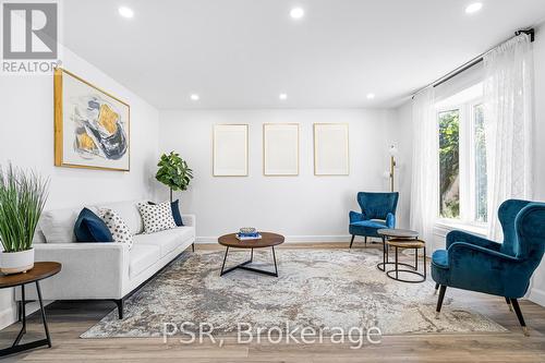 173 Bellingham Drive, Hamilton, ON - Indoor Photo Showing Living Room